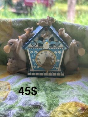 Charming tales Blue & White Decorative Mouse Clock Figurine - Brand